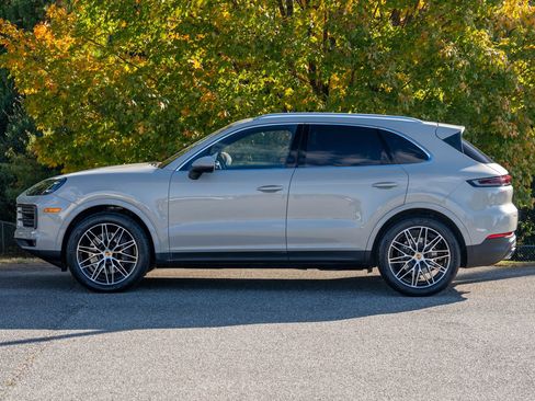 Certified 2024 Porsche Cayenne image 2