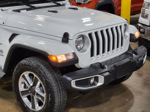 Used 2019 Jeep Wrangler Unlimited Sahara AWD/4WD image 13