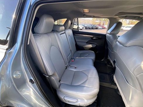 Used 2021 Toyota Highlander Limited image 27