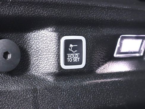 Used 2021 Jeep Grand Cherokee L Laredo w/ Luxury Tech Group I AWD/4WD image 38