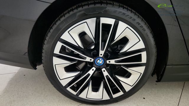 Used 2024 BMW i5 eDrive40i w/ M Sport Package RWD image 77