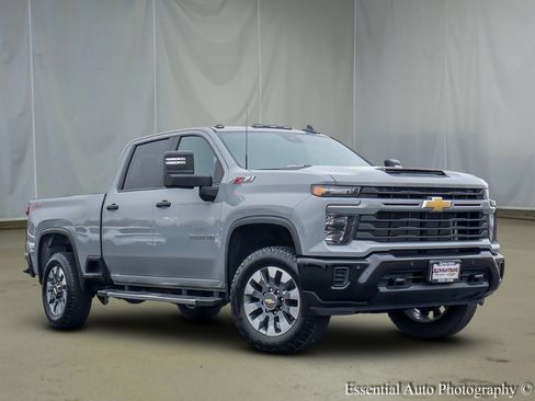 Used 2025 Chevrolet Silverado 2500 Custom w/ Custom Value Package AWD/4WD image 2