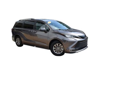 Used 2023 Toyota Sienna XLE FWD image 2