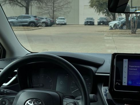 Used 2025 Toyota Corolla LE image 34