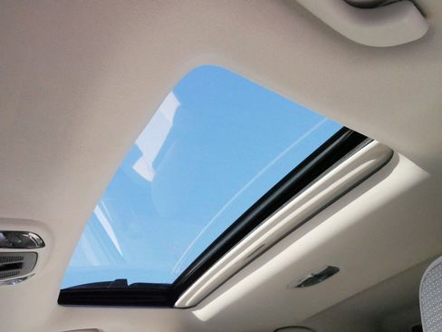 Used 2022 Subaru Outback Premium image 32