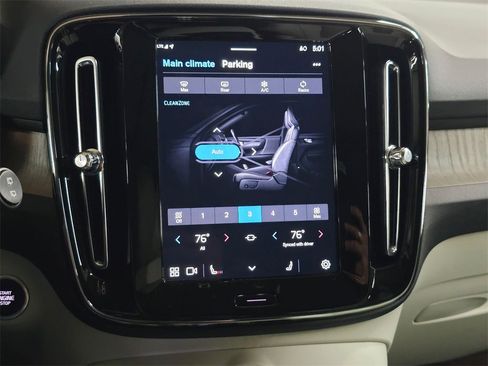 Certified 2023 Volvo XC40 B5 Ultimate w/ Protection Package Premier image 24