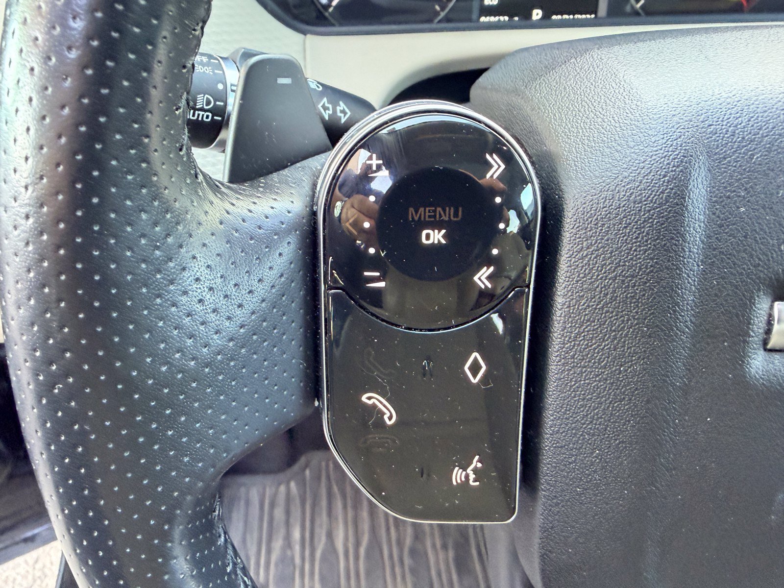 Used 2018 Land Rover Range Rover Velar S AWD/4WD image 11