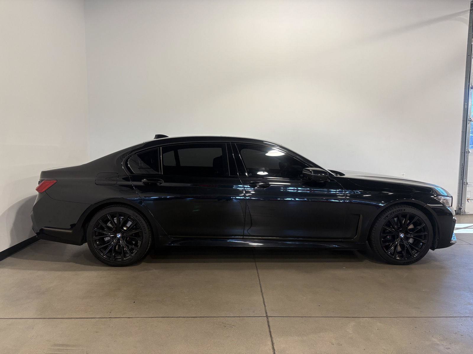 Used 2022 BMW 750i xDrive w/ Executive Package AWD/4WD image 2