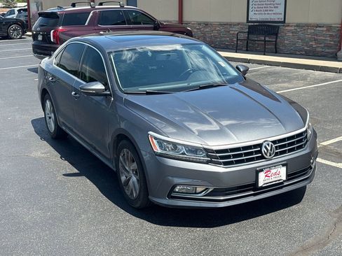 Used 2018 Volkswagen Passat 2.0T SE FWD image 60