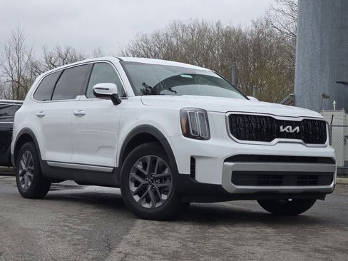 Used 2024 Kia Telluride LX image 2