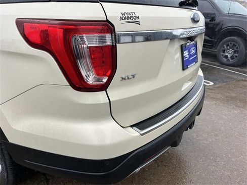 Used 2018 Ford Explorer XLT w/ Equipment Group 202A image 10