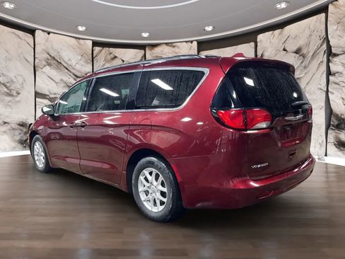 Used 2020 Chrysler Voyager Lxi FWD image 10