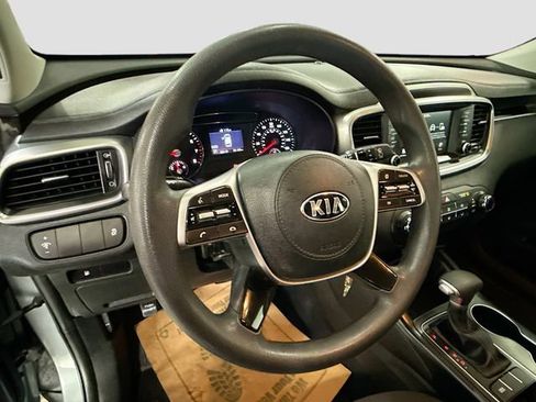 Used 2020 Kia Sorento LX image 12