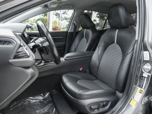 Used 2021 Toyota Camry SE image 8