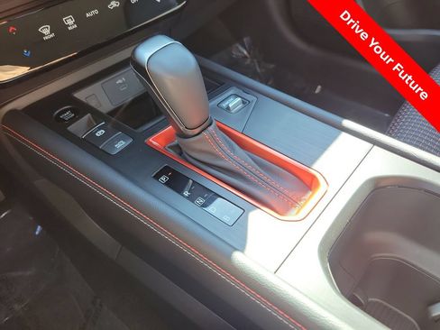 Used 2025 Nissan Kicks SR FWD image 15