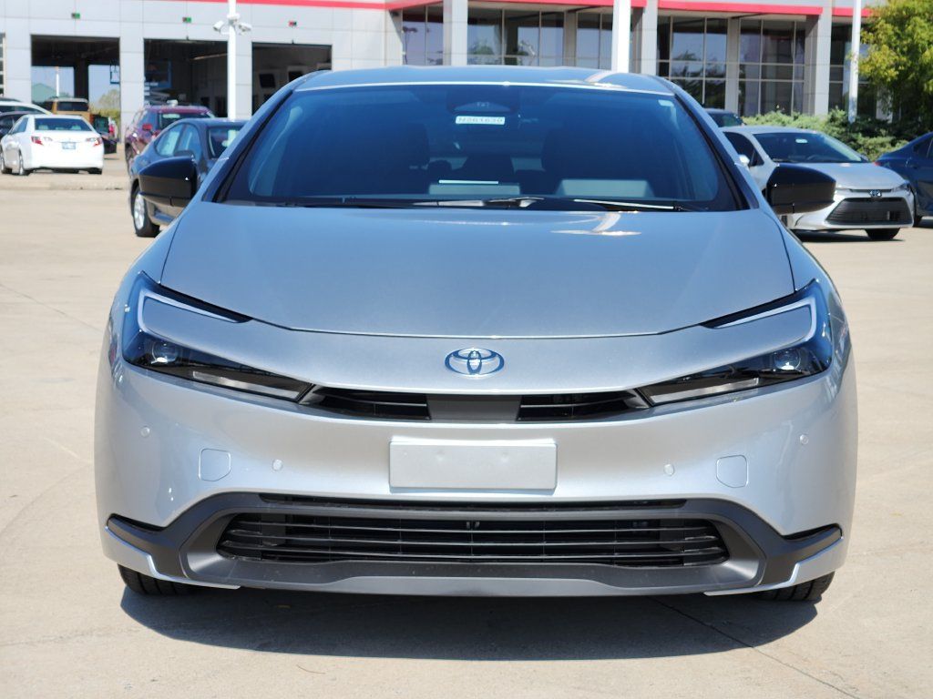New 2027 Toyota Prius FWD image 2