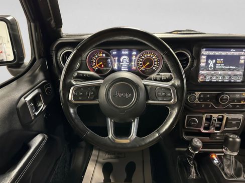 Used 2018 Jeep Wrangler Unlimited Sahara w/ Dual Top Group AWD/4WD image 18