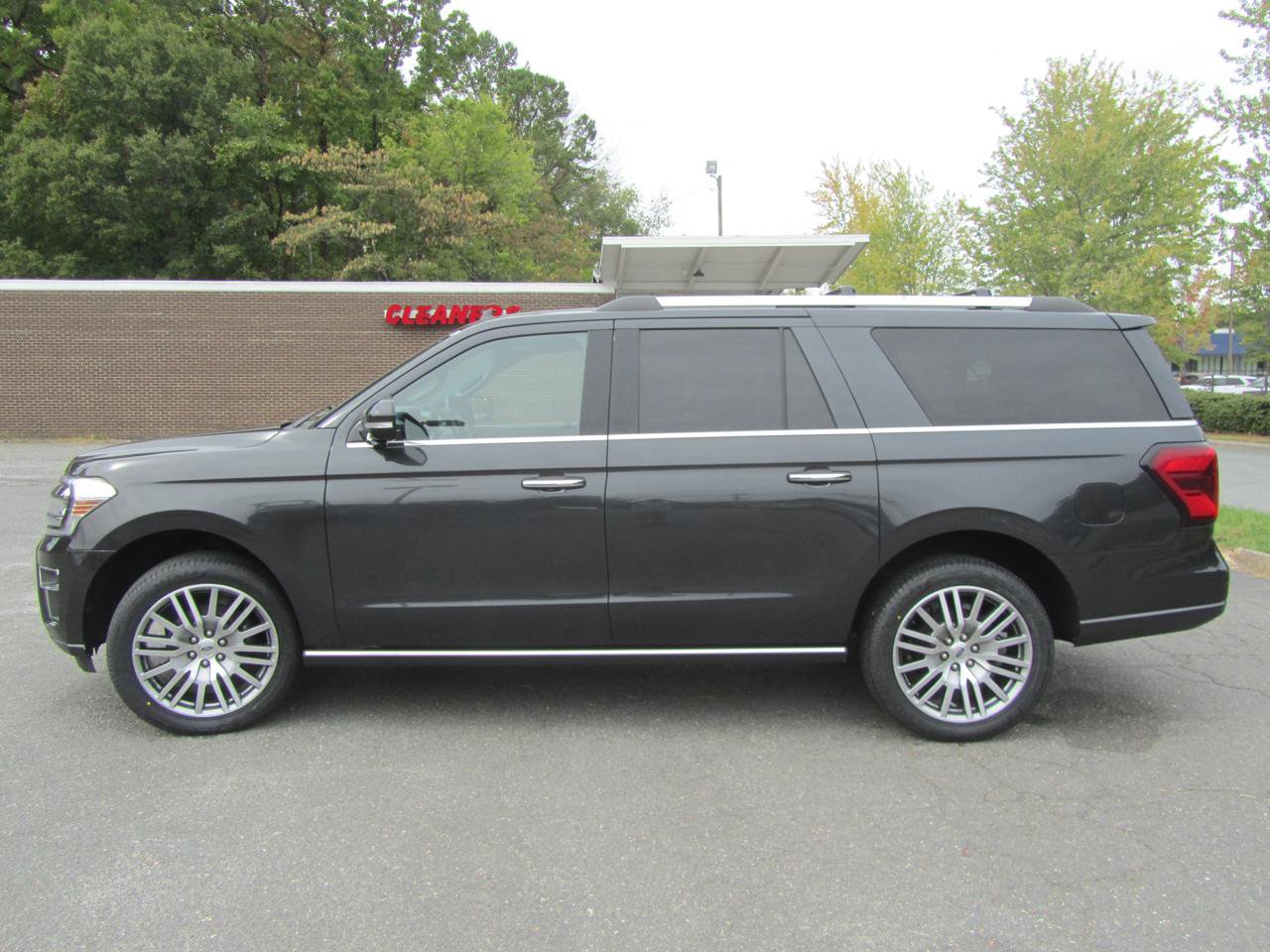 Used 2023 Ford Expedition Max Limited AWD/4WD image 7