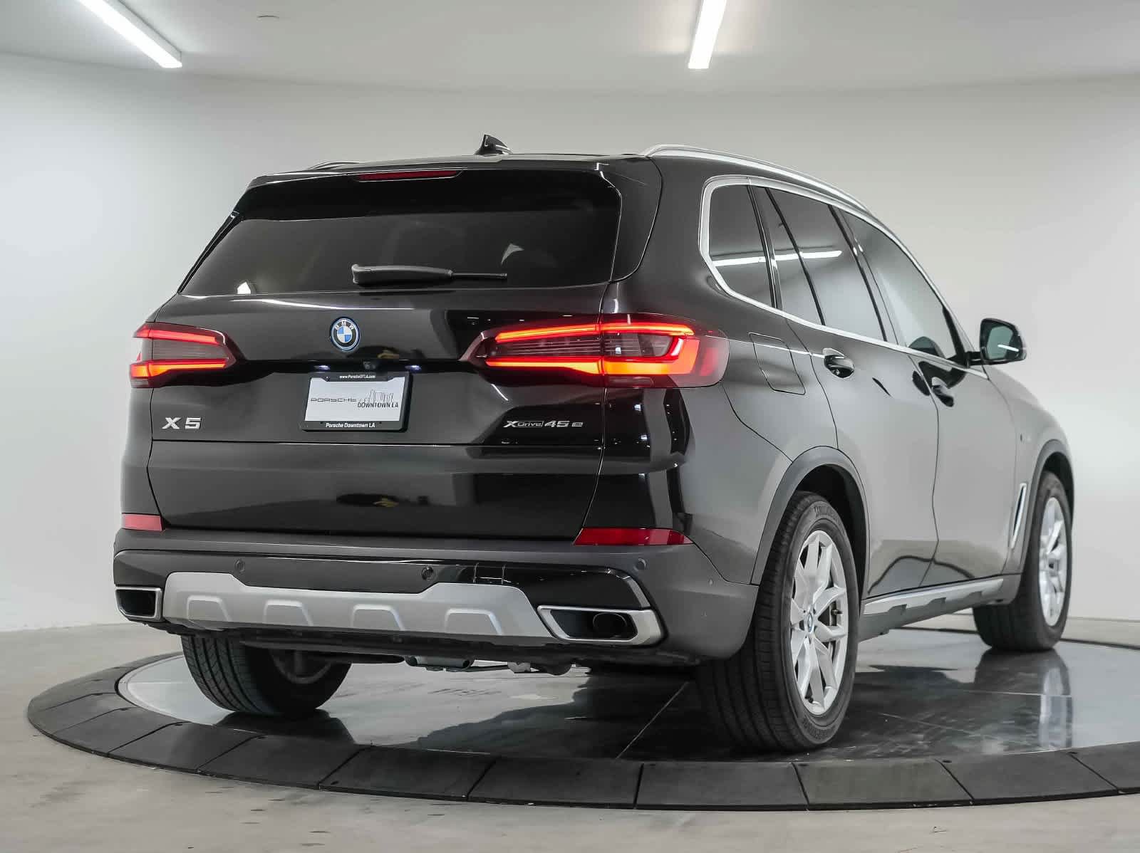Used 2022 BMW X5 xDrive45e w/ Parking Assistance Package AWD/4WD image 9
