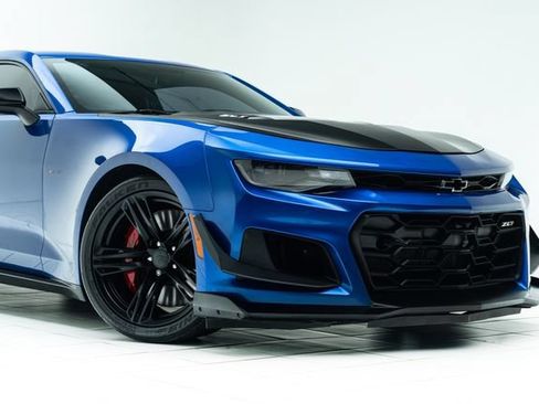 Used 2018 Chevrolet Camaro ZL1 RWD image 4