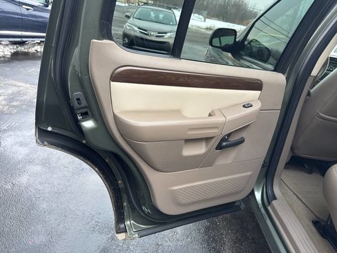 Used 2004 Ford Explorer Eddie Bauer image 17