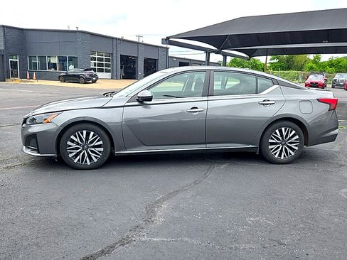 Used 2023 Nissan Altima 2.5 SV image 4