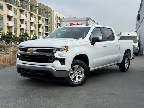 Used 2025 Chevrolet Silverado 1500 LT RWD image 2