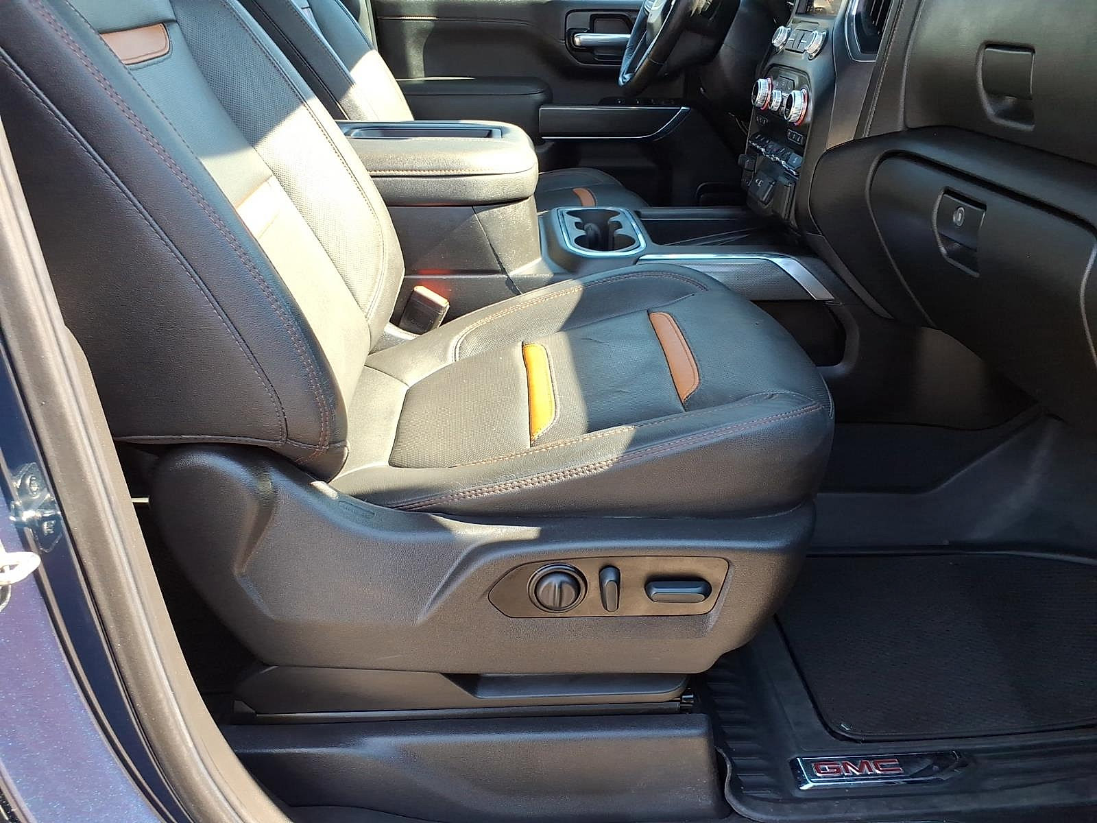 Used 2022 GMC Sierra 2500 AT4 w/ AT4 Preferred Package AWD/4WD image 9