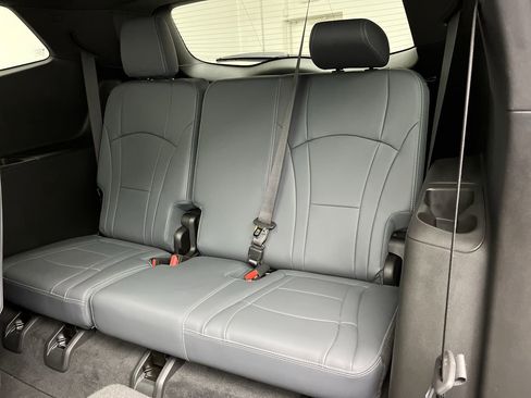 Used 2023 Buick Enclave Essence w/ Experience Buick Package AWD/4WD image 16