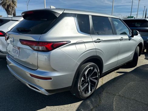 Used 2023 Mitsubishi Outlander SE image 4
