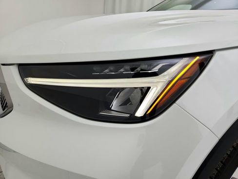 New 2025 Volvo XC40 B5 Core w/ Protection Package Premier image 18