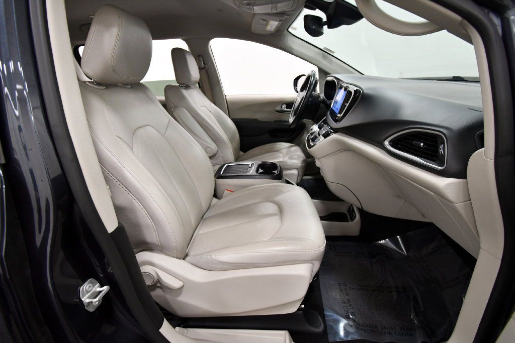 Used 2021 Chrysler Pacifica Touring-L FWD image 18