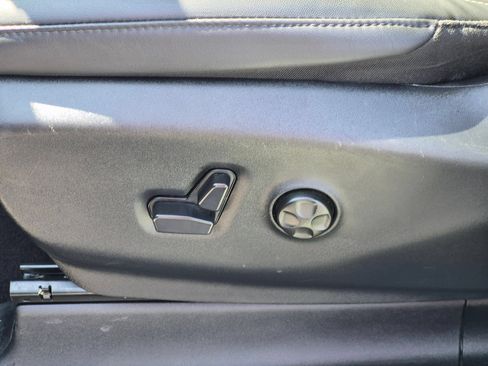 Used 2025 Chrysler Pacifica Select FWD image 15
