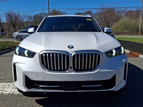 Used 2024 BMW X5 xDrive40i w/ Parking Assistance Package AWD/4WD image 2