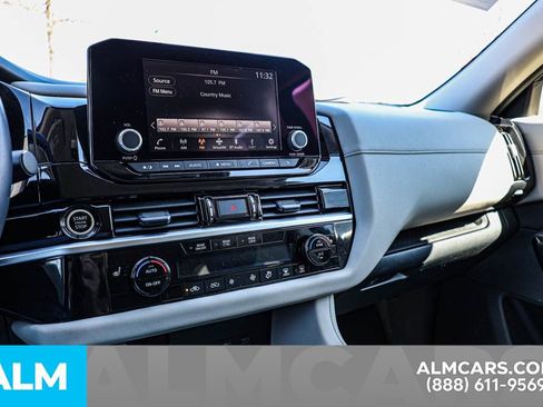 Used 2024 Nissan Pathfinder SV image 45