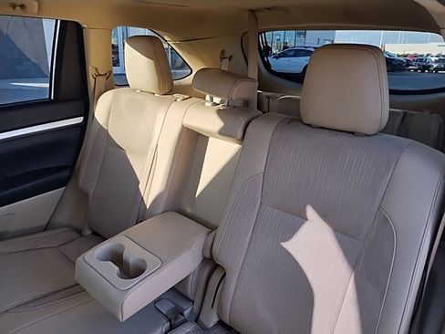 Used 2018 Toyota Highlander Plus image 41