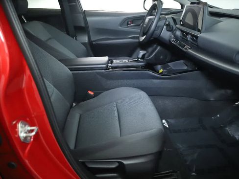 Used 2025 Toyota Prius LE AWD/4WD image 35