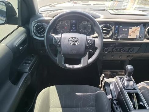 Used 2017 Toyota Tacoma TRD Off-Road w/ Tow Package (A/T) AWD/4WD image 14