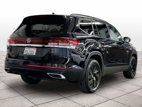 Used 2025 Volkswagen Atlas SE w/ Black Wheel Package image 15