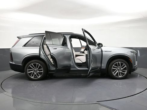 Used 2026 Cadillac Vistiq Luxury AWD/4WD image 35