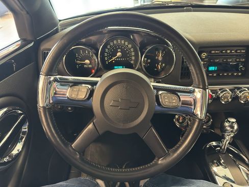 Used 2006 Chevrolet SSR w/ Preferred Equipment Group image 16