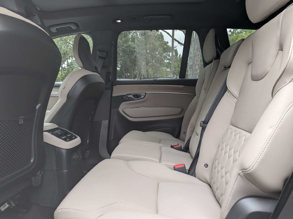 New 2027 Volvo XC90 T8 Plus AWD/4WD image 13