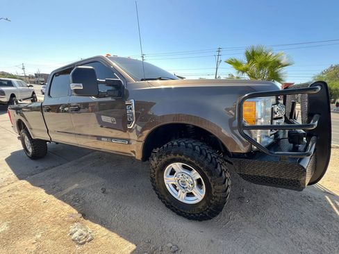 Used 2017 Ford F250 XLT w/ XLT Value Package image 5