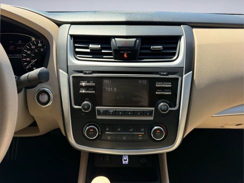 Used 2016 Nissan Altima 2.5 S w/ Interior Lighting Package FWD image 17