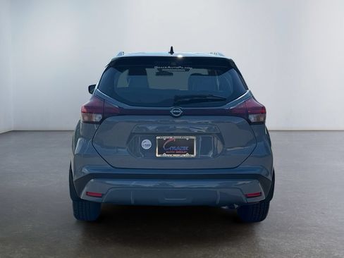 Used 2022 Nissan Kicks SR w/ Premium Package FWD image 6