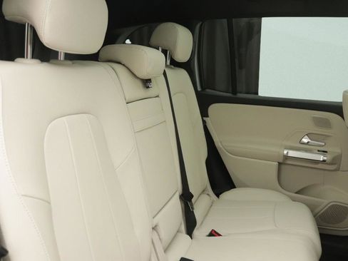 New 2026 Mercedes-Benz GLB 250 image 8