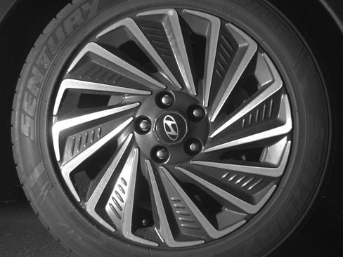 Used 2025 Hyundai Sonata SEL FWD image 13