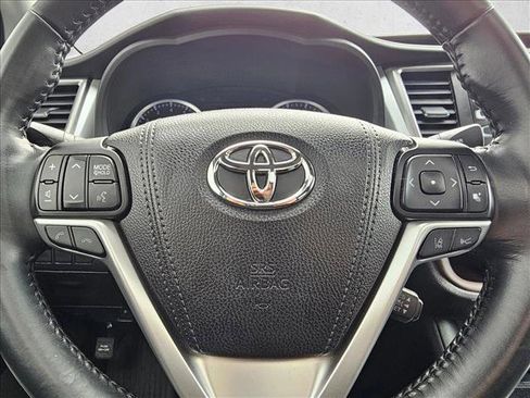 Used 2018 Toyota Highlander XLE AWD/4WD image 20