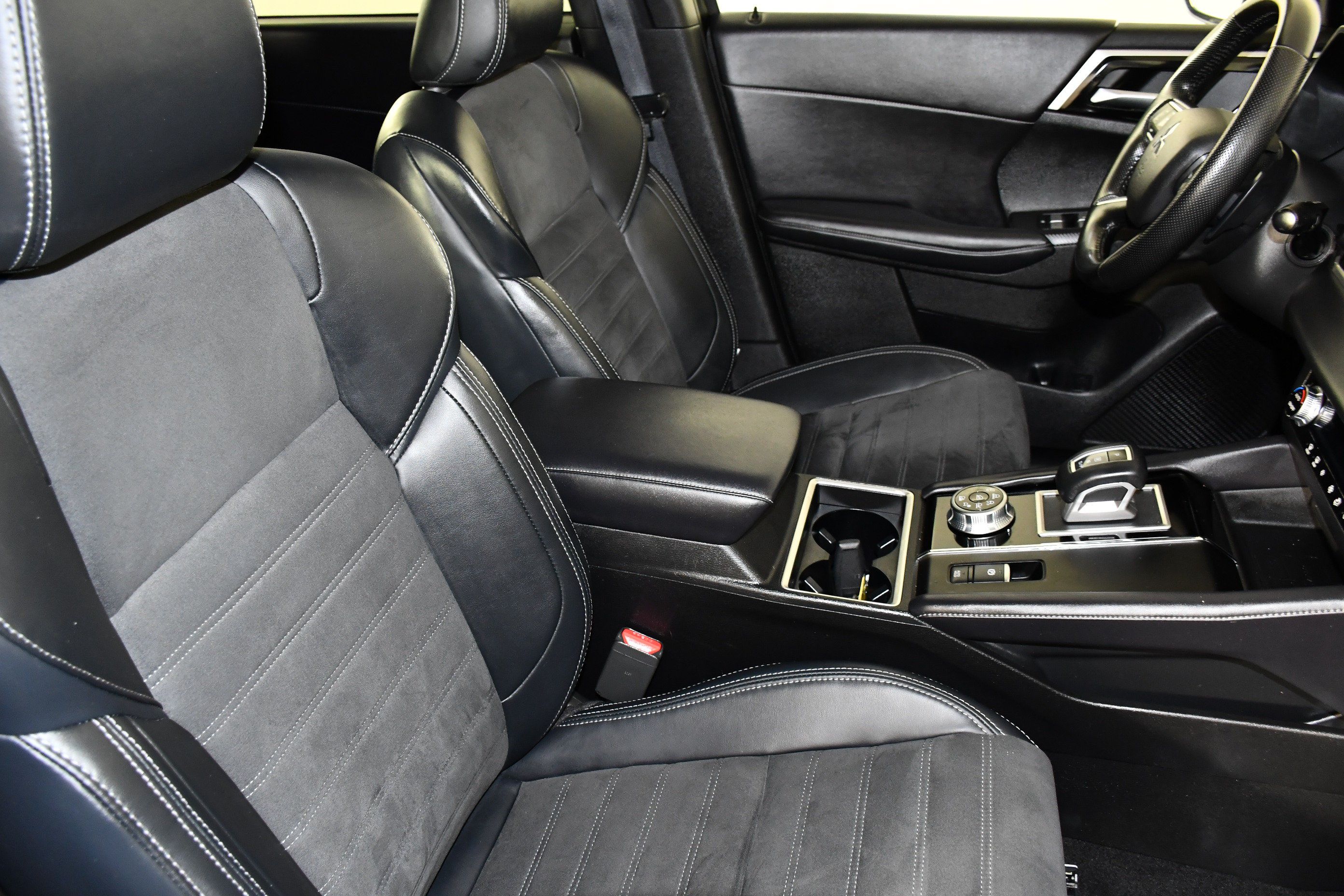 Used 2024 Mitsubishi Outlander SE AWD/4WD image 39