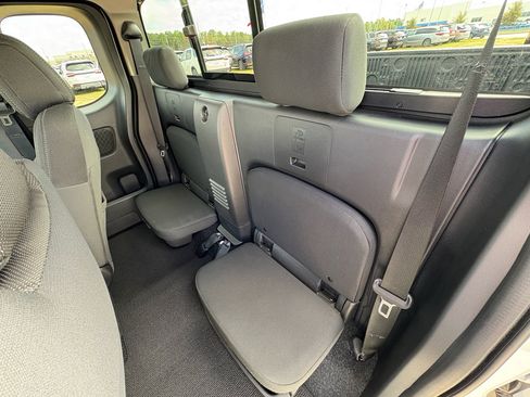 Used 2025 Nissan Frontier SV w/ SV Convenience Package image 25